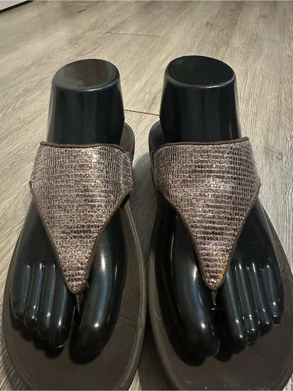 FitFlop Lulu Women's Bronze Sparkly Wedge Flip Flop Sandals Sz 7